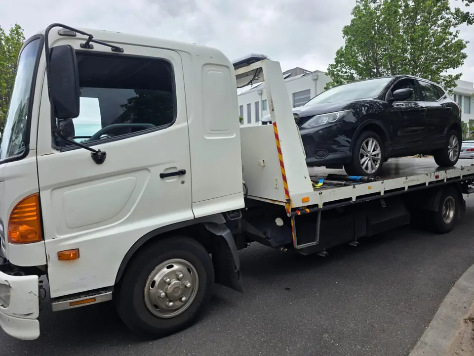White recovery truck in a yard